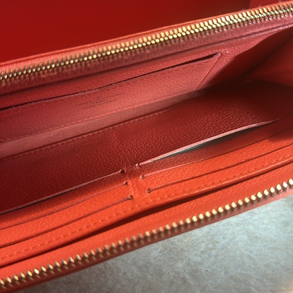 LOUIS VUITTON Taurillon Lockme Leather Zip Around Wallet - Picture 5 of 12